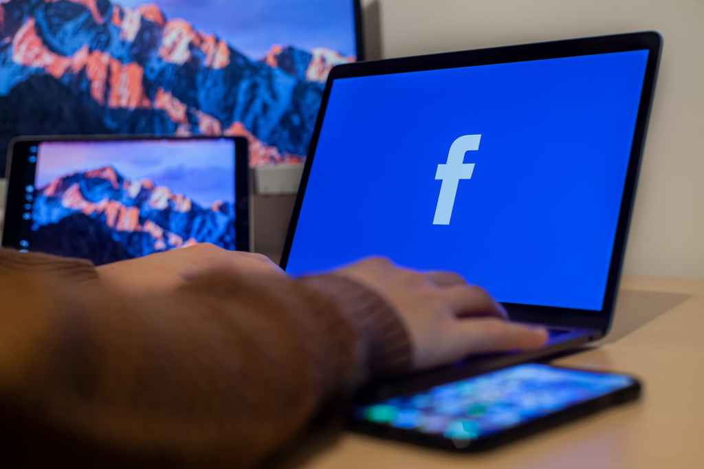 Facebook reprime libertad de&nbsp;expresión
